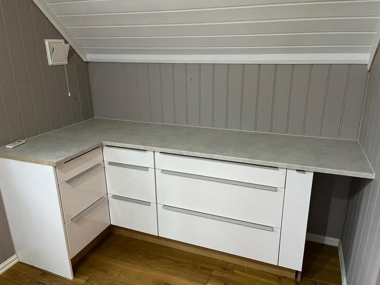 kjøkken andre side